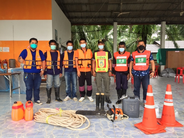 ภาพป้องกันและบรระทาสาธารภัยอบต.ละแมลงพื้นที่ให้ความช่วยเหลือในพื้นที่ตำบลละแม 
